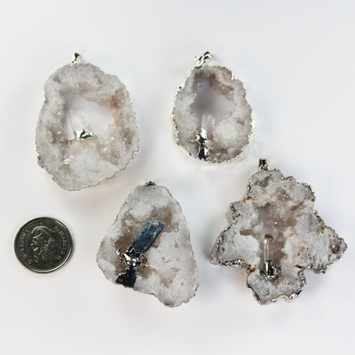 1pc raw natural druzy agate gemstone pendant with clear quartz or kyanite inside, silver plated natural shape gemstone with bail