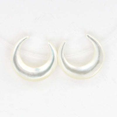 4pcs Natural Mother Of Pearl Shell Half Moon Beads, 12*13mm Side Drilled Crescent Shape 1mm Hole 3mm Thick