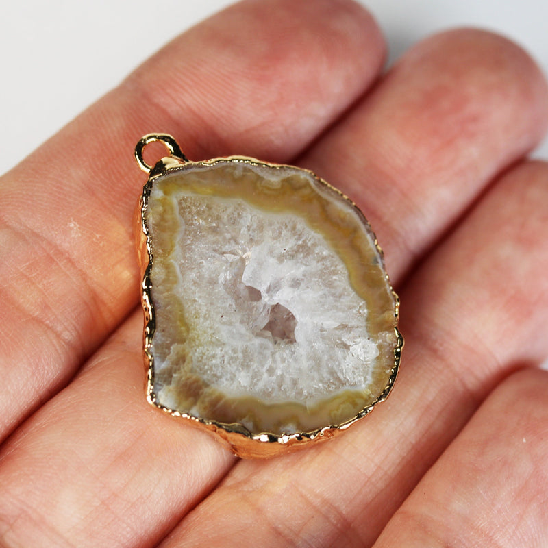 1pc Raw Natural Dyed Brown Druzy Agate Gemstone Pendant, Gold Plated Natural shape Gemstone with Loop,20-25mm width*25-35mm length